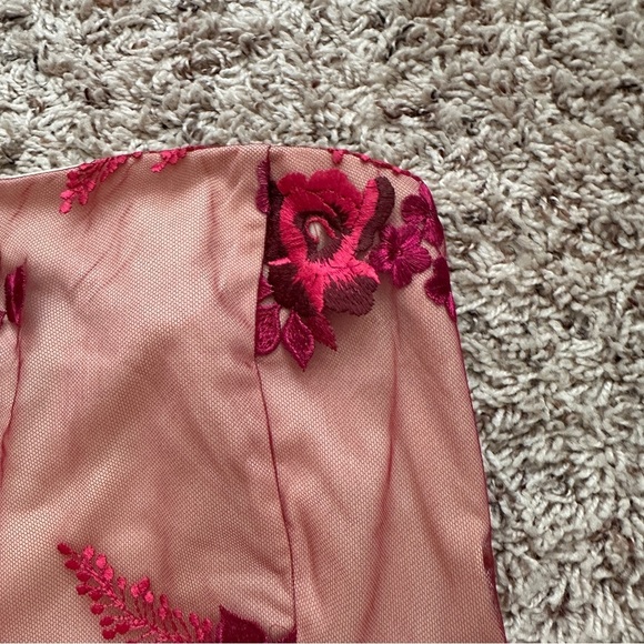 PrettyLittleThing Fuchsia Bandeau Embroidered Lace Bodycon Dress Women’s Size 8 - Picture 6 of 16